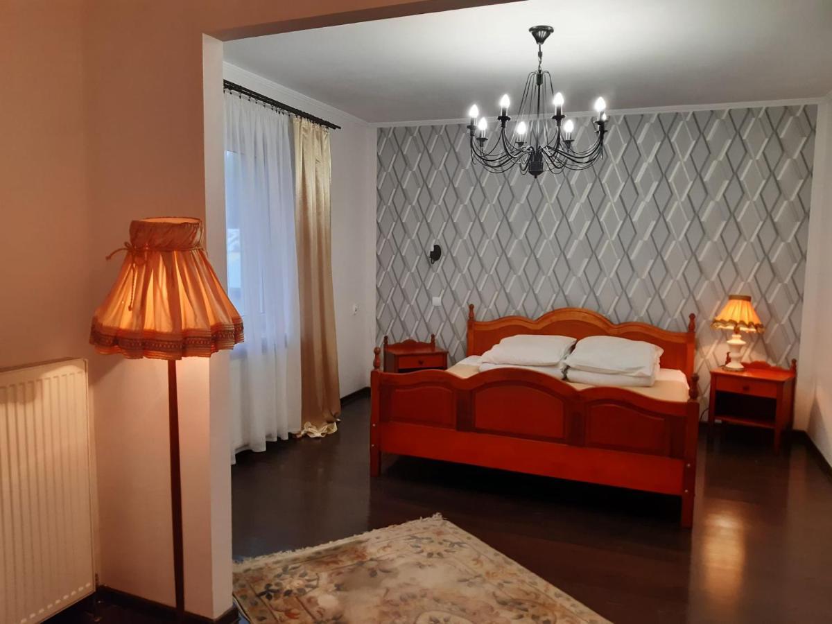 Fantazja - Restauracja I Noclegi ราดอม ภายนอก รูปภาพ