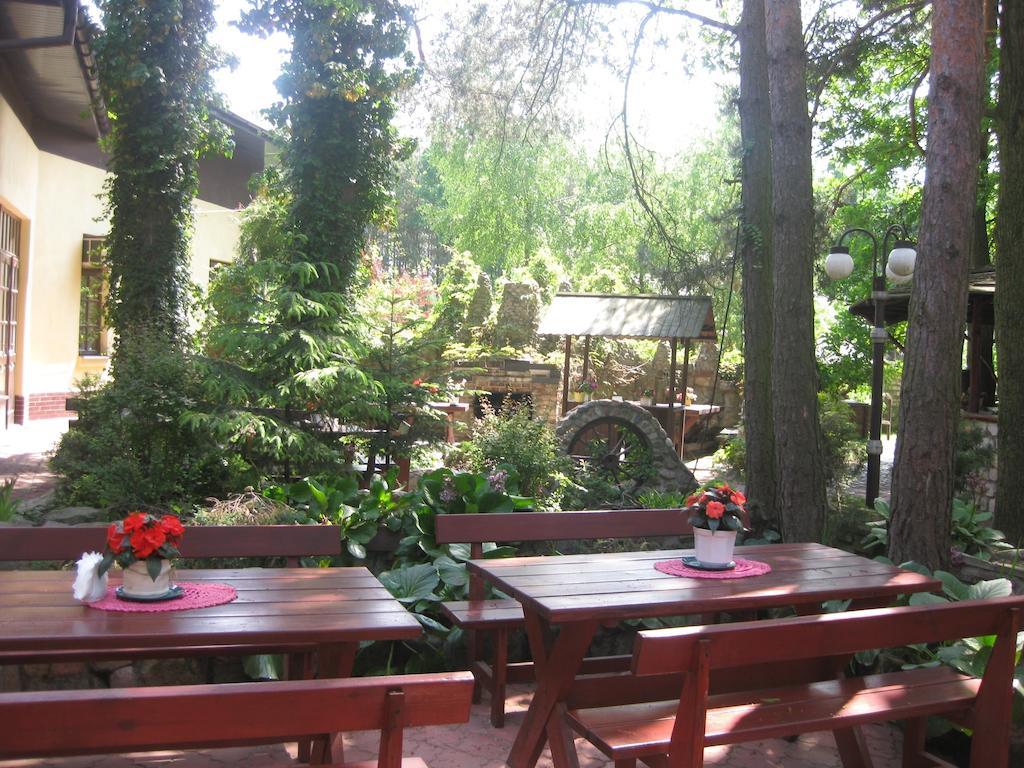 Fantazja - Restauracja I Noclegi ราดอม ภายนอก รูปภาพ
